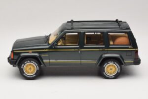 Jeep Cherokee XJ Limited Dark Hunter Green Otto 1:18 OT1340 Resin — bild 3 av 6