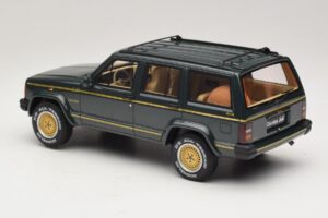 Jeep Cherokee XJ Limited Dark Hunter Green Otto 1:18 OT1340 Resin — bild 5 av 6