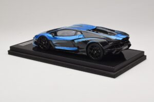 Lamborghini Revuelto Blue Black IVY Merit 1:18 REMC040 Resin — bild 5 av 7