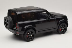 Land Rover Defender 90 L663 P400 X-Dynamic HSE Santorini Black GT Spirit 1:18 GT992 Resin — bild 2 av 6