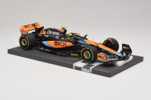 McLaren MCL60 #4 L. Norris 2nd Place Hungarian GP 2023 Minichamps 1:18 537233004 Resin — bild 4 av 7