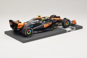 McLaren MCL60 #4 L. Norris 2nd Place Japanese GP 2023 Minichamps 1:18 537233504 Resin — bild 2 av 7