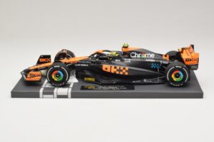 McLaren MCL60 #4 L. Norris 2nd Place Japanese GP 2023 Minichamps 1:18 537233504 Resin — bild 3 av 7
