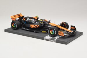 McLaren MCL60 #4 L. Norris 2nd Place Japanese GP 2023 Minichamps 1:18 537233504 Resin — bild 4 av 7