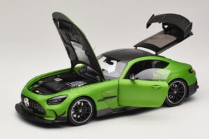 Mercedes AMG GT Black Series C190 Matt Green Metallic Minichamps 1:18 110032022 Metall — bild 2 av 8