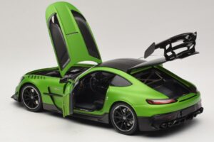 Mercedes AMG GT Black Series C190 Matt Green Metallic Minichamps 1:18 110032022 Metall — bild 5 av 8
