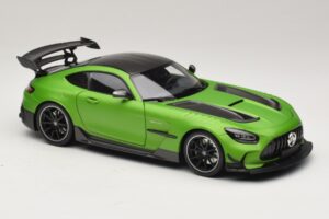 Mercedes AMG GT Black Series C190 Matt Green Metallic Minichamps 1:18 110032022 Metall — bild 6 av 8