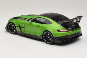 Mercedes AMG GT Black Series C190 Matt Green Metallic Minichamps 1:18 110032022 Metall — bild 7 av 8