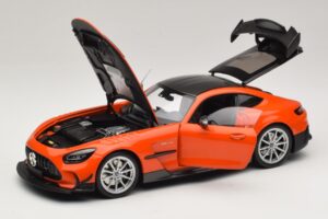 Mercedes AMG GT Black Series C190 Orange med Silverfälgar Minichamps 1:18 110032024 Metall — bild 2 av 8