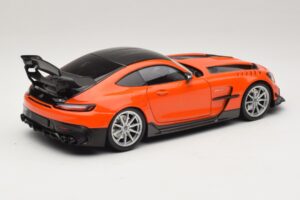 Mercedes AMG GT Black Series C190 Orange med Silverfälgar Minichamps 1:18 110032024 Metall — bild 3 av 8