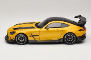 Mercedes AMG GT Black Series C190 Solarbeam Yellow Metallic Minichamps 1:18 110032021 Metall — bild 4 av 8