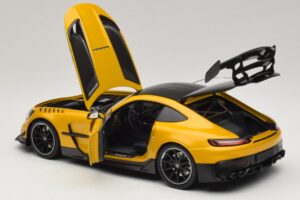 Mercedes AMG GT Black Series C190 Solarbeam Yellow Metallic Minichamps 1:18 110032021 Metall — bild 5 av 8