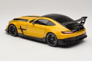 Mercedes AMG GT Black Series C190 Solarbeam Yellow Metallic Minichamps 1:18 110032021 Metall — bild 7 av 8