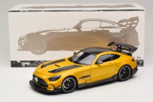 Mercedes AMG GT Black Series C190 Solarbeam Yellow Metallic Minichamps 1:18 110032021 Metall — bild 8 av 8