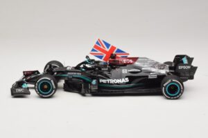 Mercedes AMG Petronas W12 E Performance L. Hamilton Winner British GP 2021 Minichamps 1:18 110211144 Resin — bild 3 av 7