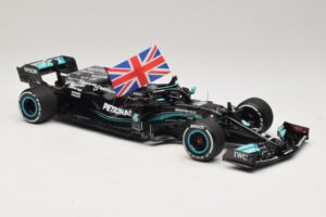 Mercedes AMG Petronas W12 E Performance L. Hamilton Winner British GP 2021 Minichamps 1:18 110211144 Resin — bild 4 av 7