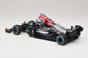 Mercedes AMG Petronas W12 E Performance L. Hamilton Winner British GP 2021 Minichamps 1:18 110211144 Resin — bild 5 av 7