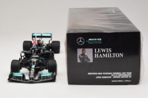 Mercedes AMG Petronas W12 E Performance L. Hamilton Winner British GP 2021 Minichamps 1:18 110211144 Resin — bild 6 av 7