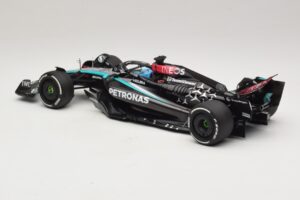 Mercedes AMG Petronas W15 E Performance G. Russell 2024 Minichamps 1:18 110240163 Resin — bild 5 av 7