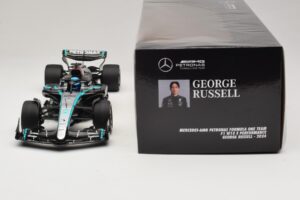 Mercedes AMG Petronas W15 E Performance G. Russell 2024 Minichamps 1:18 110240163 Resin — bild 6 av 7
