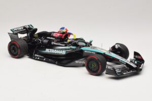 Mercedes AMG Petronas W15 E Performance L. Hamilton Winner British GP 2024 Minichamps 1:18 110241244 Resin — bild 4 av 7