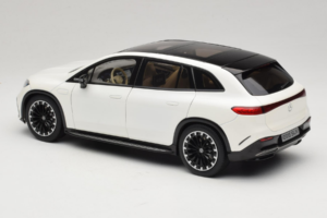 Mercedes EQS SUV X296 Manufaktur Diamond White NZG 1:18 B66960590 Metall — bild 7 av 8