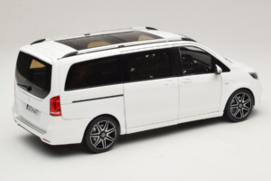 Mercedes V-Class W447 AMG Line Vit Norev 1:18 183876 Metall — bild 3 av 8