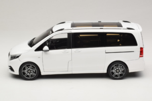 Mercedes V-Class W447 AMG Line Vit Norev 1:18 183876 Metall — bild 5 av 8