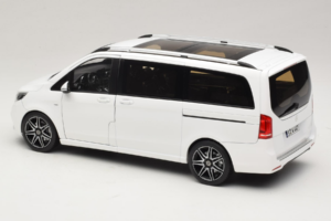 Mercedes V-Class W447 AMG Line Vit Norev 1:18 183876 Metall — bild 7 av 8