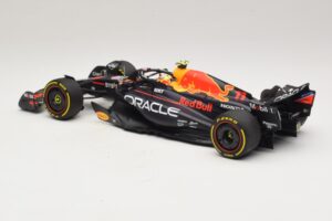 Oracle Red Bull Racing RB19 S. Perez Abu Dhabi GP 2023 Minichamps 1:18 110232311 Resin — bild 5 av 7