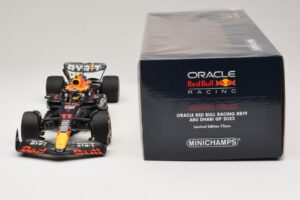 Oracle Red Bull Racing RB19 S. Perez Abu Dhabi GP 2023 Minichamps 1:18 110232311 Resin — bild 6 av 7