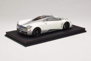 Pagani Huayra Luminous Green AB 1:18 REMC041 Resin — bild 3 av 7