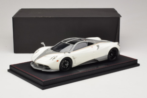 Pagani Huayra Luminous Green AB 1:18 REMC041 Resin — bild 7 av 7