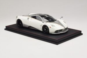 Pagani Huayra Luminous Green AB 1:18 REMC041 Resin — bild 4 av 7