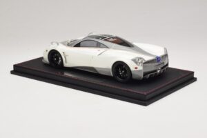 Pagani Huayra Luminous Green AB 1:18 REMC041 Resin — bild 5 av 7