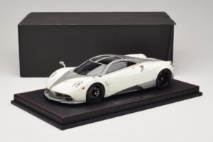 Pagani Huayra Luminous Green AB 1:18 REMC041 Resin — bild 7 av 7
