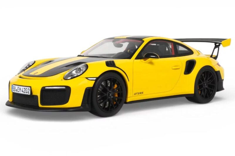 Porsche 911 GT2 RS 991.2 Nurburgring Lap Record Gul GT Spirit 1:18 GT972 Resin