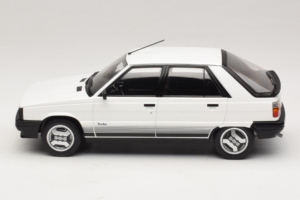 Renault 11 Turbo Vit MCG 1:18 MCG18589 Metall — bild 3 av 6