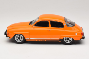 Saab 96 V4 Orange MCG 1:18 MCG18654 Metall — bild 3 av 6