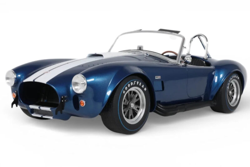 Shelby Cobra 427 S/C Blå & Vit Rand GT Spirit 1:8 GTS800802 Resin