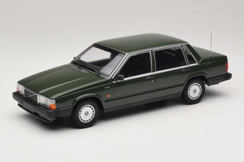 Volvo 740 GL Mörkgrön Minichamps 1:18 155171702 Metall