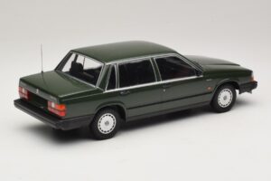 Volvo 740 GL Mörkgrön Minichamps 1:18 155171702 Metall — bild 2 av 6
