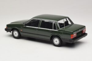 Volvo 740 GL Mörkgrön Minichamps 1:18 155171702 Metall — bild 5 av 6