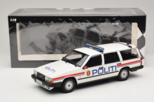 Volvo 740 GL Kombi Politi Norway Minichamps 1:18 155171796 Metall — bild 6 av 6