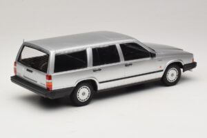 Volvo 740 GL Kombi Silver Minichamps 1:18 155171770 Metall — bild 2 av 6