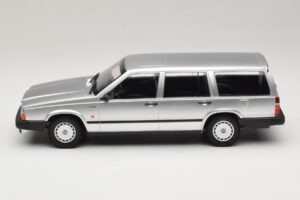 Volvo 740 GL Kombi Silver Minichamps 1:18 155171770 Metall — bild 3 av 6
