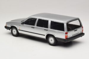 Volvo 740 GL Kombi Silver Minichamps 1:18 155171770 Metall — bild 5 av 6