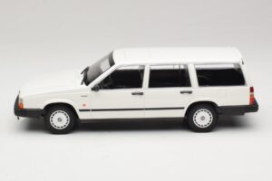 Volvo 740 GL Kombi Vit Minichamps 1:18 155171772 Metall — bild 3 av 6