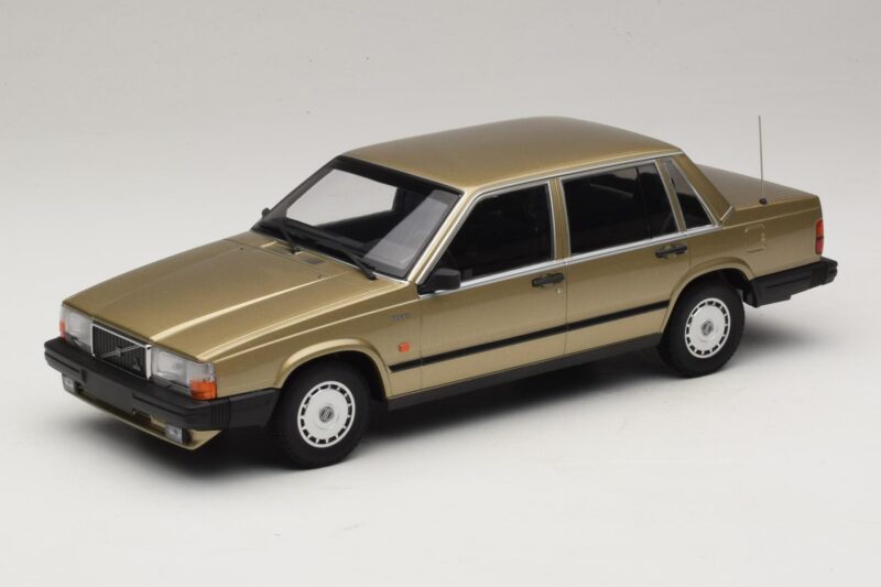 Volvo 740 GL Guld Minichamps 1:18 155171700 Metall