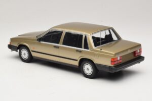 Volvo 740 GL Guld Minichamps 1:18 155171700 Metall — bild 5 av 6